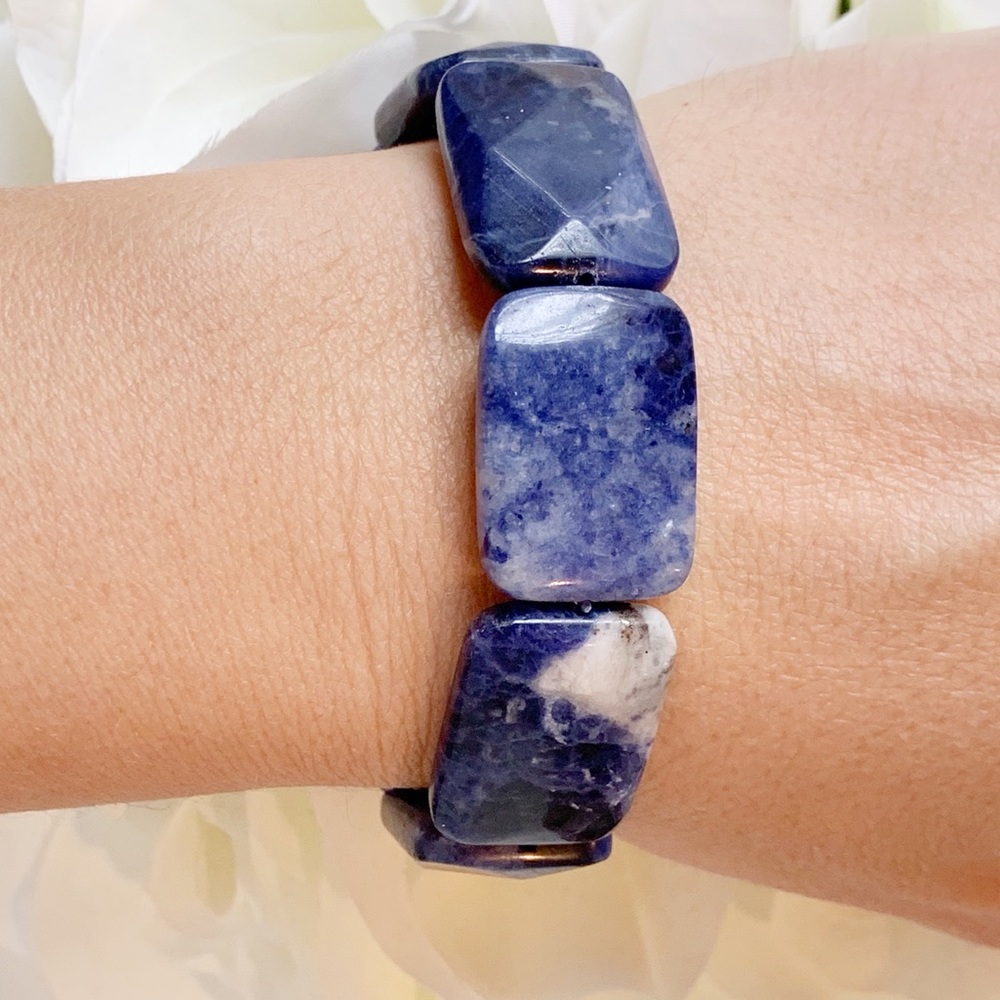 Handcrafted Sodalite gemstone stretch brac…